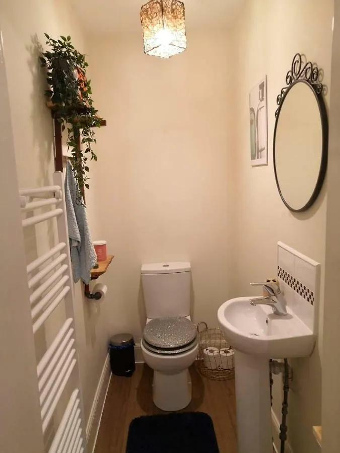Edinburgh , Leith , Shore , Super Flat Hotel